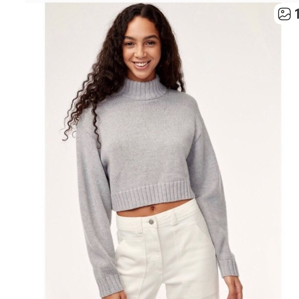 Aritzia Wilfred, free mock neck cropped wool sweater like new size small soft